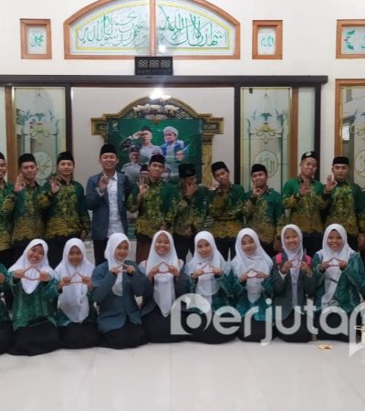 Foto Bersama Usai Pelantikan PAC IPNU-IPPNU Jatibanteng (BP/Istimewa)
