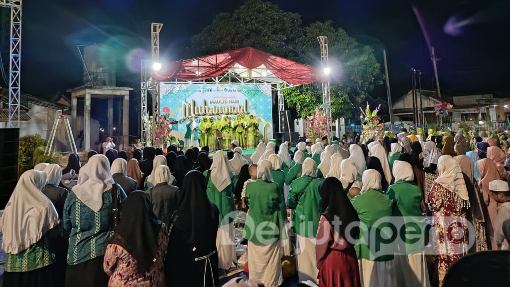 Suasana Mahallul Qiyam bersama Hadrah PAC Muslimat NU Banyuputih (BP/Istimewa)