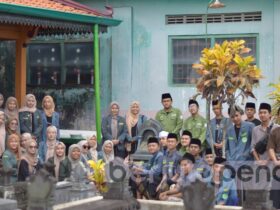 Foto Bersama di Makam KH. Tolhah Mansur, Pendiri IPNU (BP/Istimewa)